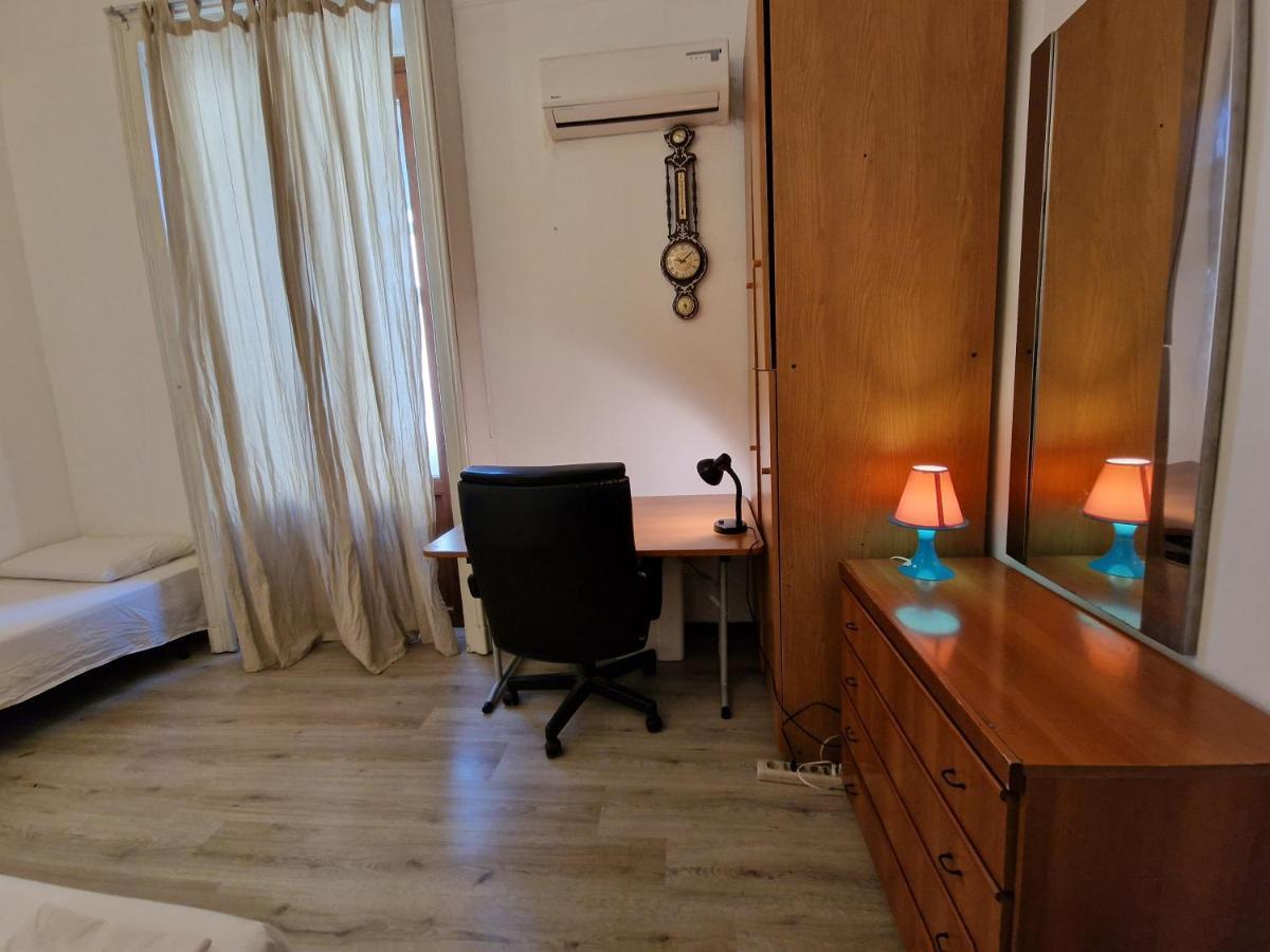 Private Room In A Quiet Apartment In The City Center Милан Экстерьер фото